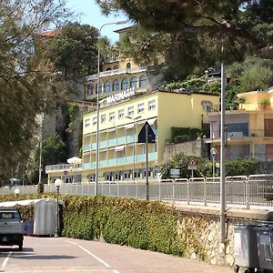 Marina Hotel